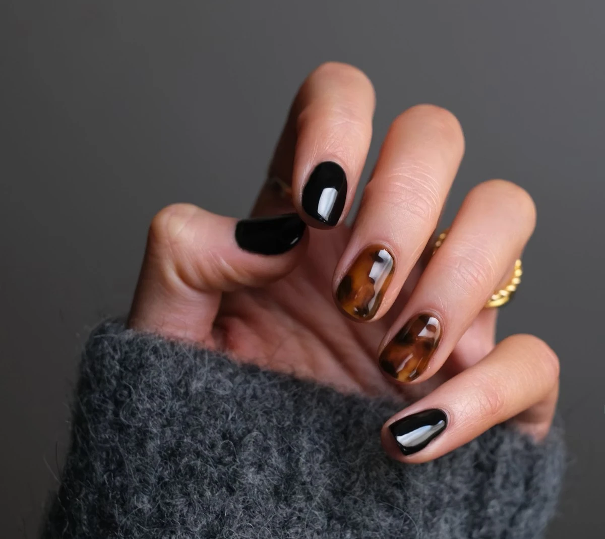 Detailed neutral nail art